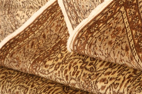 Kayseri Beige Hand Knotted 66 X 96 Area Rug 253-28085 Image 3