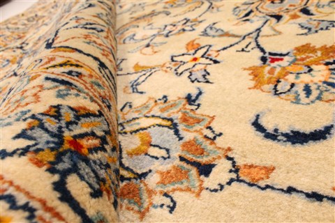 Kashan Blue Hand Knotted 103 X 131 Area Rug 100-28133 Image 2
