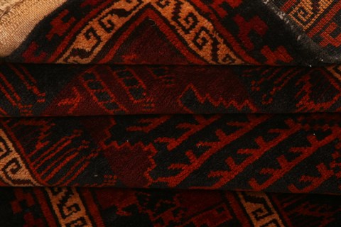 Baluch Red Hand Knotted 28 X 41 Area Rug 253-28276 Image 4
