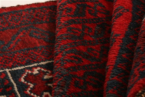 Baluch Red Hand Knotted 30 X 47 Area Rug 100-28283 Image 2