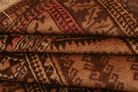 Baluch Brown Hand Knotted 29 X 45 Area Rug 253-28284 Image 3