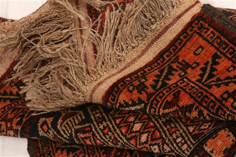 Baluch Red Hand Knotted 30 X 47 Area Rug 253-28287 Image 5