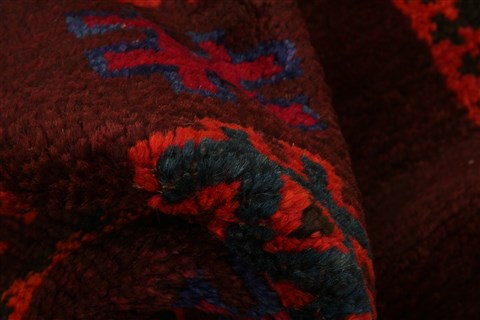 Baluch Red Hand Knotted 30 X 47 Area Rug 100-28302 Image 3