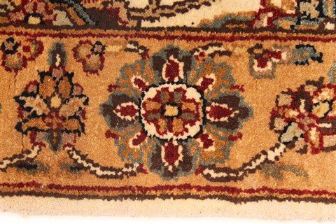 Isfahan Beige Hand Knotted 30 X 50 Area Rug 250-28351 Image 2
