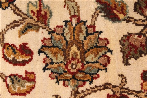 Isfahan Beige Hand Knotted 30 X 50 Area Rug 250-28351 Image 7
