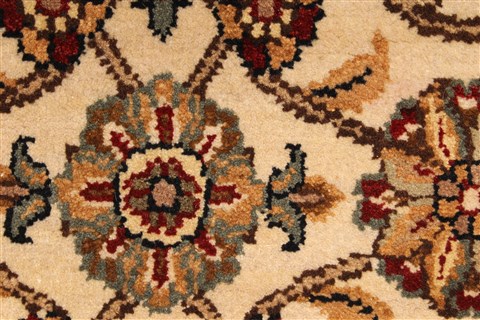 Isfahan Beige Hand Knotted 30 X 50 Area Rug 250-28351 Image 8