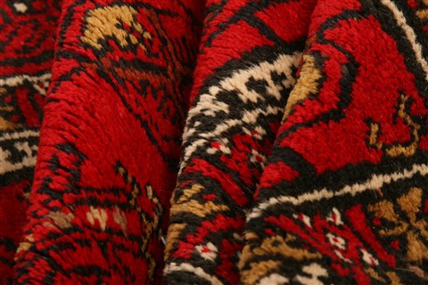 Baluch Red Hand Knotted 30 X 46 Area Rug 253-28404 Image 3