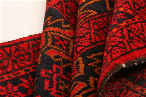 Baluch Red Hand Knotted 30 X 47 Area Rug 253-28405 Image 2