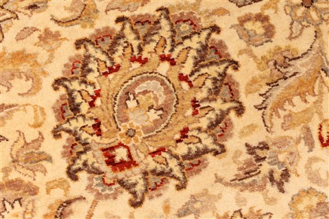 Pishavar Beige Hand Knotted 120 X 159 Area Rug 250-28435 Image 12