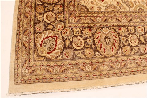 Pishavar Beige Hand Knotted 120 X 159 Area Rug 250-28435 Image 1