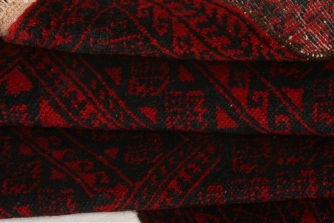 Baluch Red Hand Knotted 27 X 44  Area Rug 100-28534 Image 4