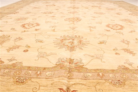 Ziegler Beige Hand Knotted 121 X 151 Area Rug 250-28540 Image 4