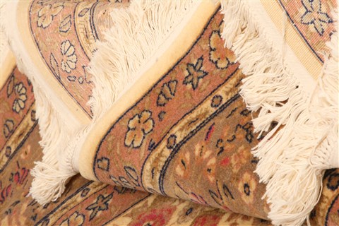 Kerman Beige Hand Knotted 69 X 100 Area Rug 253-28557 Image 2
