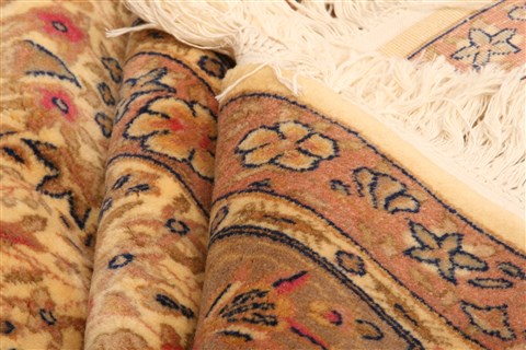 Kerman Beige Hand Knotted 69 X 100 Area Rug 253-28557 Image 3