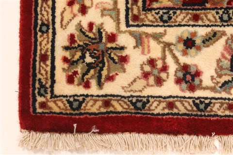 Sarouk Beige Hand Knotted 28 X 40 Area Rug 250-28851 Image 1