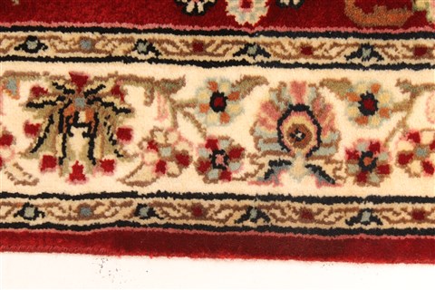 Sarouk Beige Hand Knotted 28 X 40 Area Rug 250-28851 Image 3