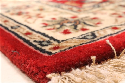 Sarouk Beige Hand Knotted 28 X 40 Area Rug 250-28851 Image 6