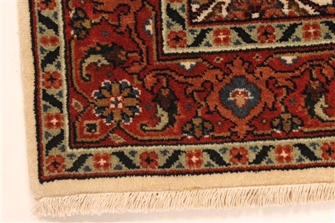 Herati Beige Hand Knotted 27 X 40 Area Rug 250-28940 Image 6