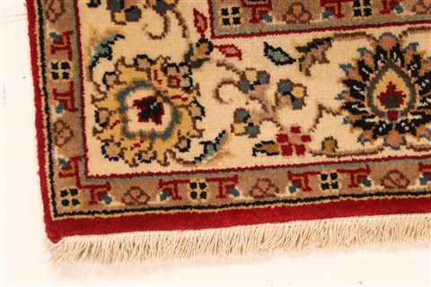 Isfahan Beige Hand Knotted 28 X 41 Area Rug 250-28975 Image 1