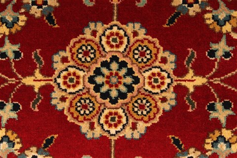 Isfahan Beige Hand Knotted 28 X 41 Area Rug 250-28975 Image 2