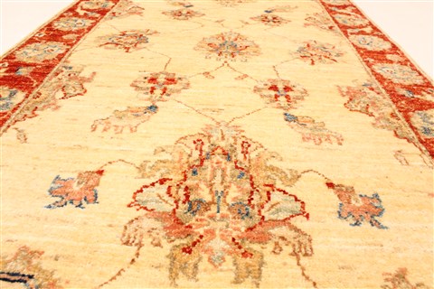 Pishavar Beige Hand Knotted 26 X 45 Area Rug 250-28984 Image 4