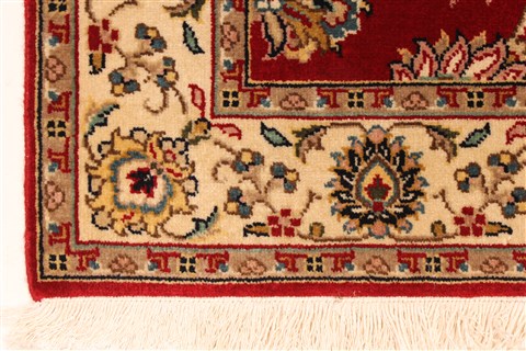 Isfahan Red Hand Knotted 27 X 42 Area Rug 250-28993 Image 1