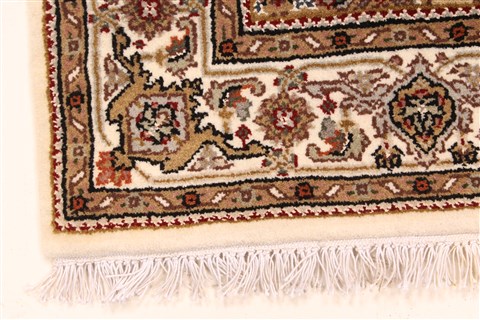 Mahi Beige Hand Knotted 28 X 42 Area Rug 250-28997 Image 1