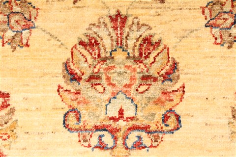 Pishavar Beige Hand Knotted 28 X 43 Area Rug 250-28999 Image 7