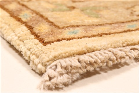 Pishavar Beige Hand Knotted 28 X 44 Area Rug 250-29016 Image 8