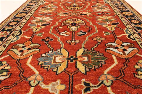 Serapi Beige Hand Knotted 26 X 40 Area Rug 250-29027 Image 4