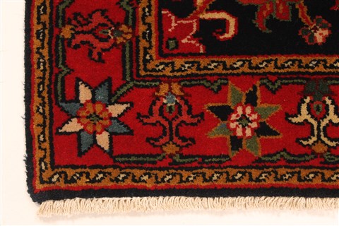 Heriz Red Hand Knotted 26 X 41 Area Rug 250-29037 Image 1