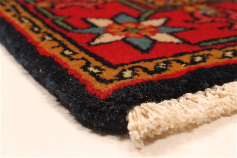 Heriz Red Hand Knotted 26 X 41 Area Rug 250-29037 Image 7