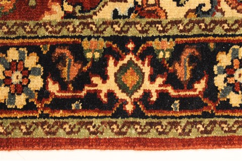 Serapi Red Hand Knotted 26 X 41 Area Rug 250-29048 Image 1