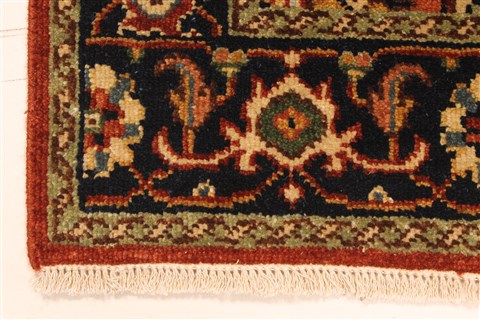 Serapi Red Hand Knotted 26 X 41 Area Rug 250-29048 Image 6