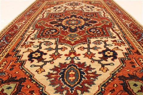 Serapi Beige Hand Knotted 26 X 41 Area Rug 250-29052 Image 4