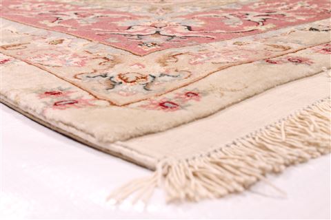 Tabriz Green Hand Knotted 66 X 100 Area Rug 254-29121 Image 4