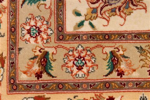 Tabriz Beige Hand Knotted 83 X 118 Area Rug 254-29224 Image 9