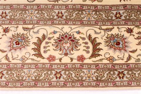 Tabriz Beige Hand Knotted 86 X 119 Area Rug 254-29227 Image 7