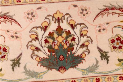 Tabriz Beige Hand Knotted 82 X 119 Area Rug 254-29228 Image 4