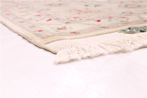 Tabriz Beige Hand Knotted 83 X 118 Area Rug 254-29240 Image 4