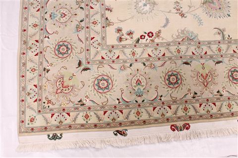 Tabriz Beige Hand Knotted 83 X 118 Area Rug 254-29240 Image 5