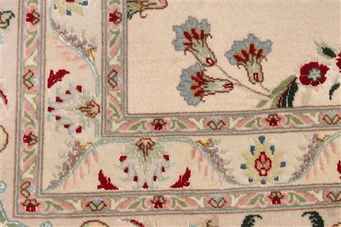 Tabriz Beige Hand Knotted 83 X 118 Area Rug 254-29240 Image 8