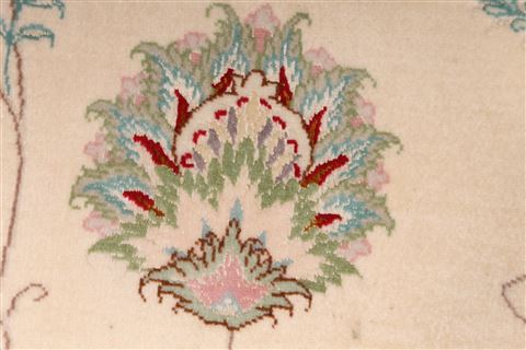 Tabriz Beige Hand Knotted 83 X 118 Area Rug 254-29240 Image 9
