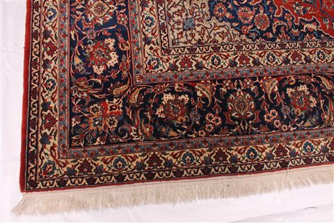 Isfahan Red Hand Knotted 85 X 122 Area Rug 254-29241 Image 5