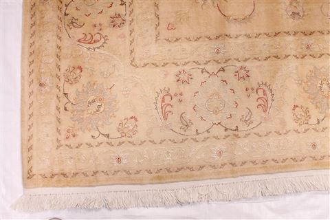 Tabriz Beige Hand Knotted 84 X 124 Area Rug 254-29242 Image 6