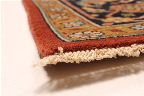 Serapi Red Hand Knotted 79 X 159 Area Rug 250-29271 Image 4