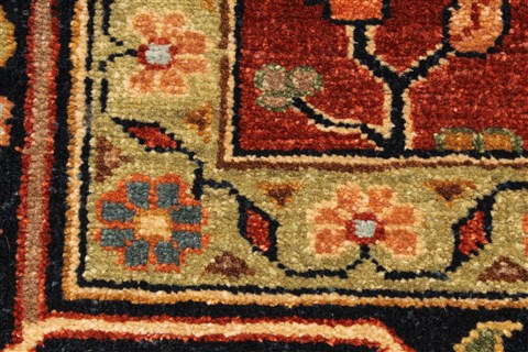 Serapi Red Hand Knotted 79 X 159 Area Rug 250-29271 Image 8