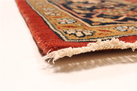 Serapi Red Hand Knotted 80 X 159 Area Rug 250-29272 Image 5
