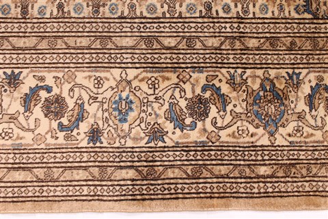 Kashan Beige Hand Knotted 91 X 1210 Area Rug 254-29312 Image 8