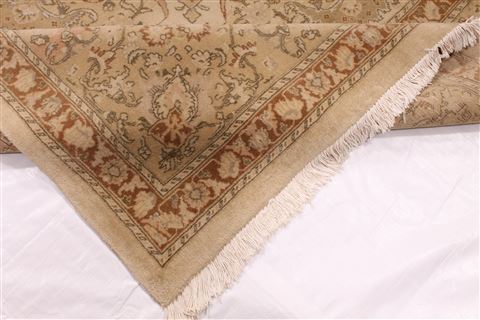 Tabriz Beige Hand Knotted 96 X 129 Area Rug 254-29316 Image 4